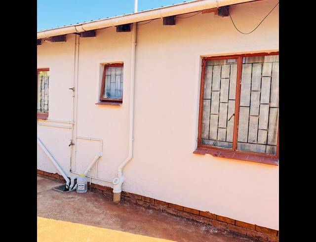 3 BEDROOM PROPERTY TO RENT IN PANORAMA GARDENS